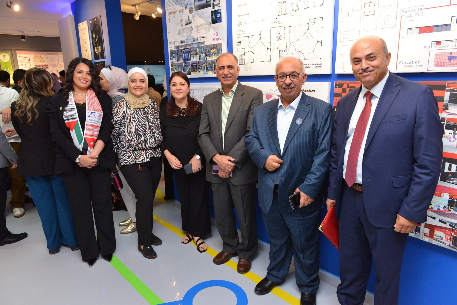 صورة حول : كلية العمارة والتصميم في جامعة البترا تفتتح معرضها السنوي "صامدون" وتعقد يومها العلمي عن "التراث والتغير المناخي" كلية العمارة والتصميم في جامعة البترا تفتتح معرضها السنوي "صامدون" وتعقد يومها العلمي عن "التراث والتغير المناخي"