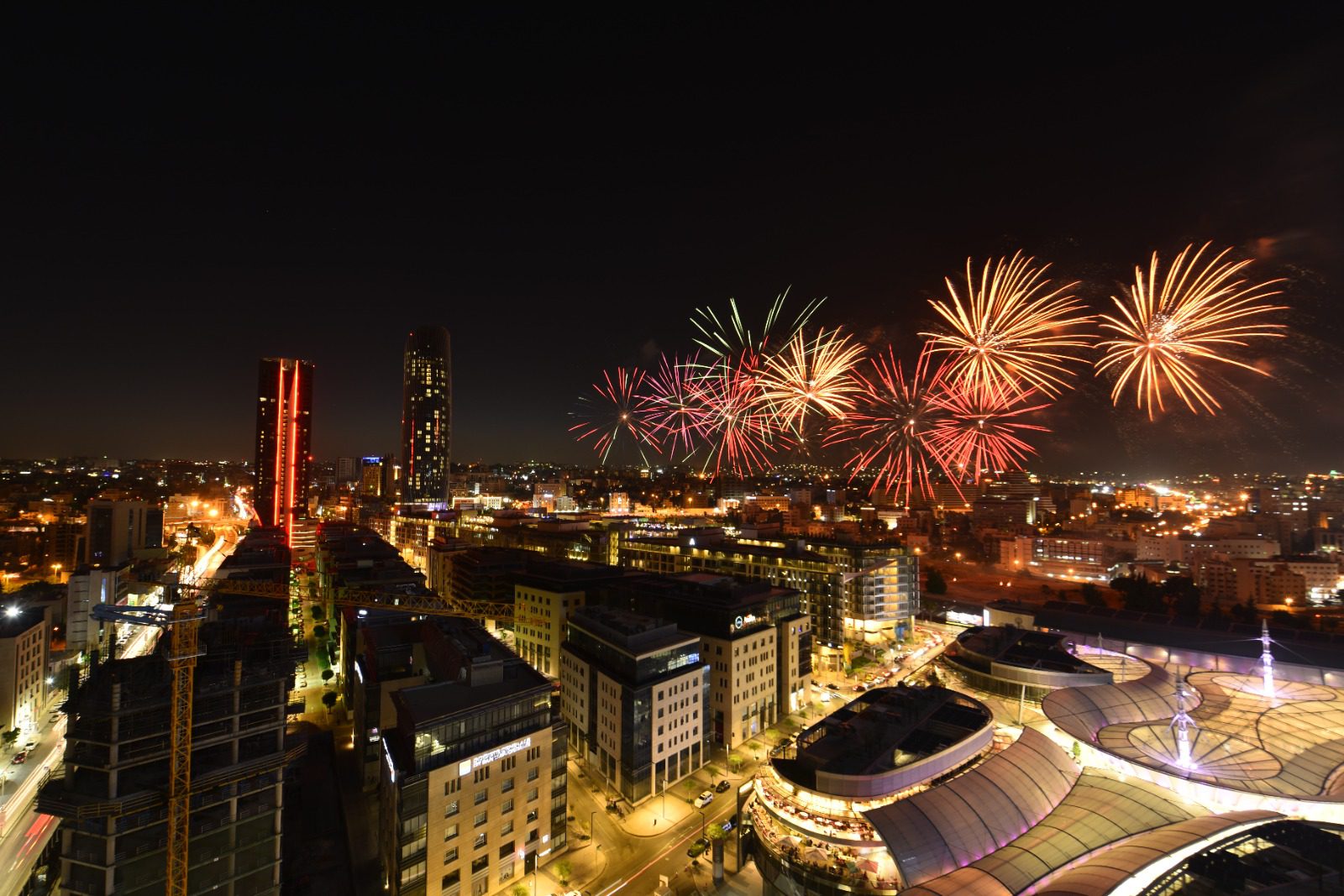 عاجل| ستضيء سماء عمان بالألعاب النارية احتفالا باليوبيل الفضي