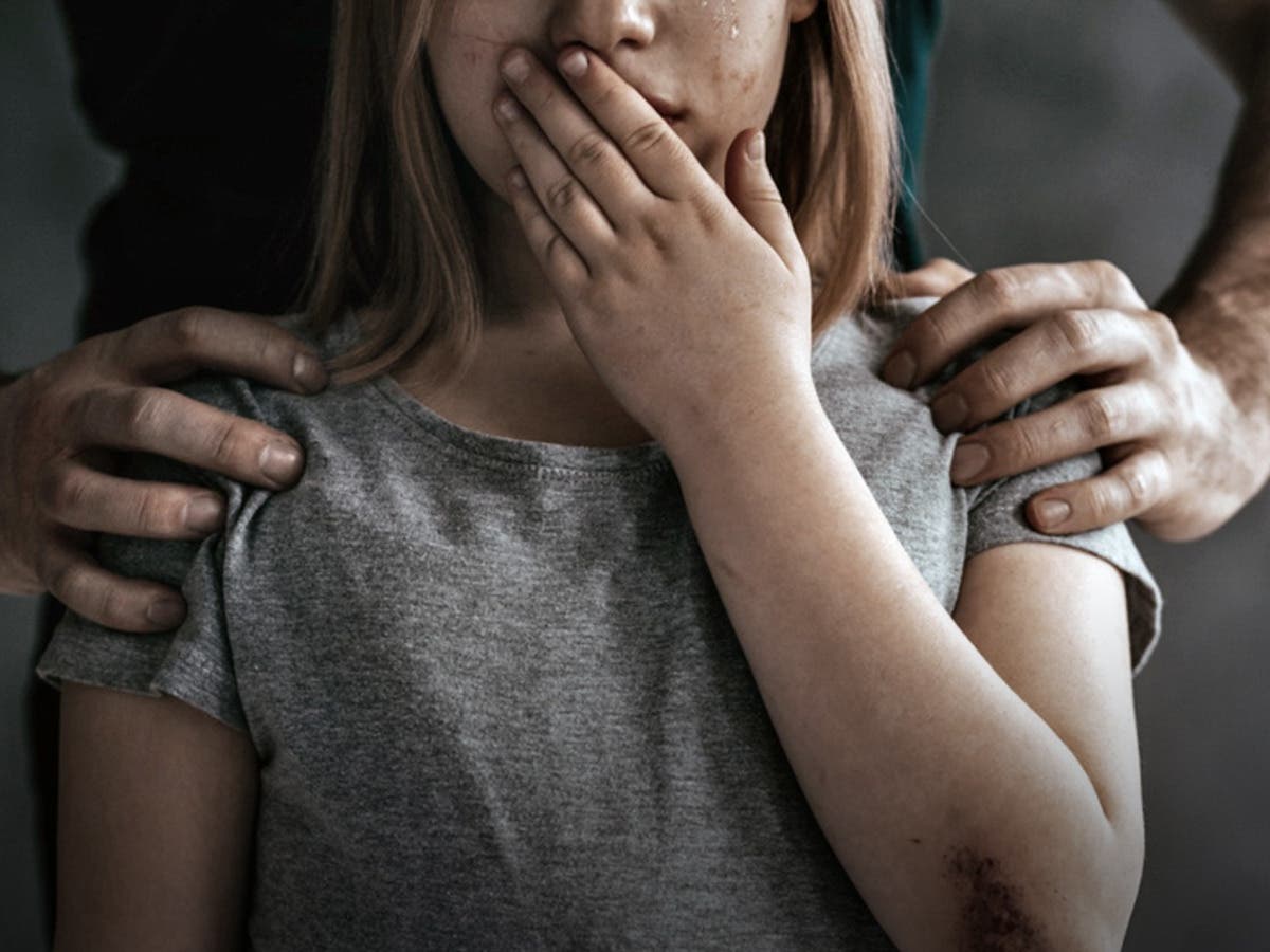 صورة حول : أب يعتدي جنسيًا 120 مرة عَلى ابنته البالغة من العمر 18 عامًا أب يعتدي جنسيًا 120 مرة عَلى ابنته البالغة من العمر 18 عامًا