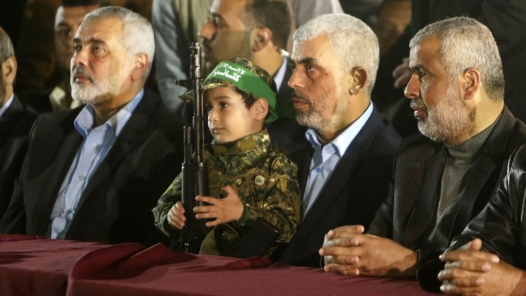 صورة حول : 3 أشخاص محتملين لحمل راية القيادة من بعد اسماعيل هنية 3 أشخاص محتملين لحمل راية القيادة من بعد اسماعيل هنية