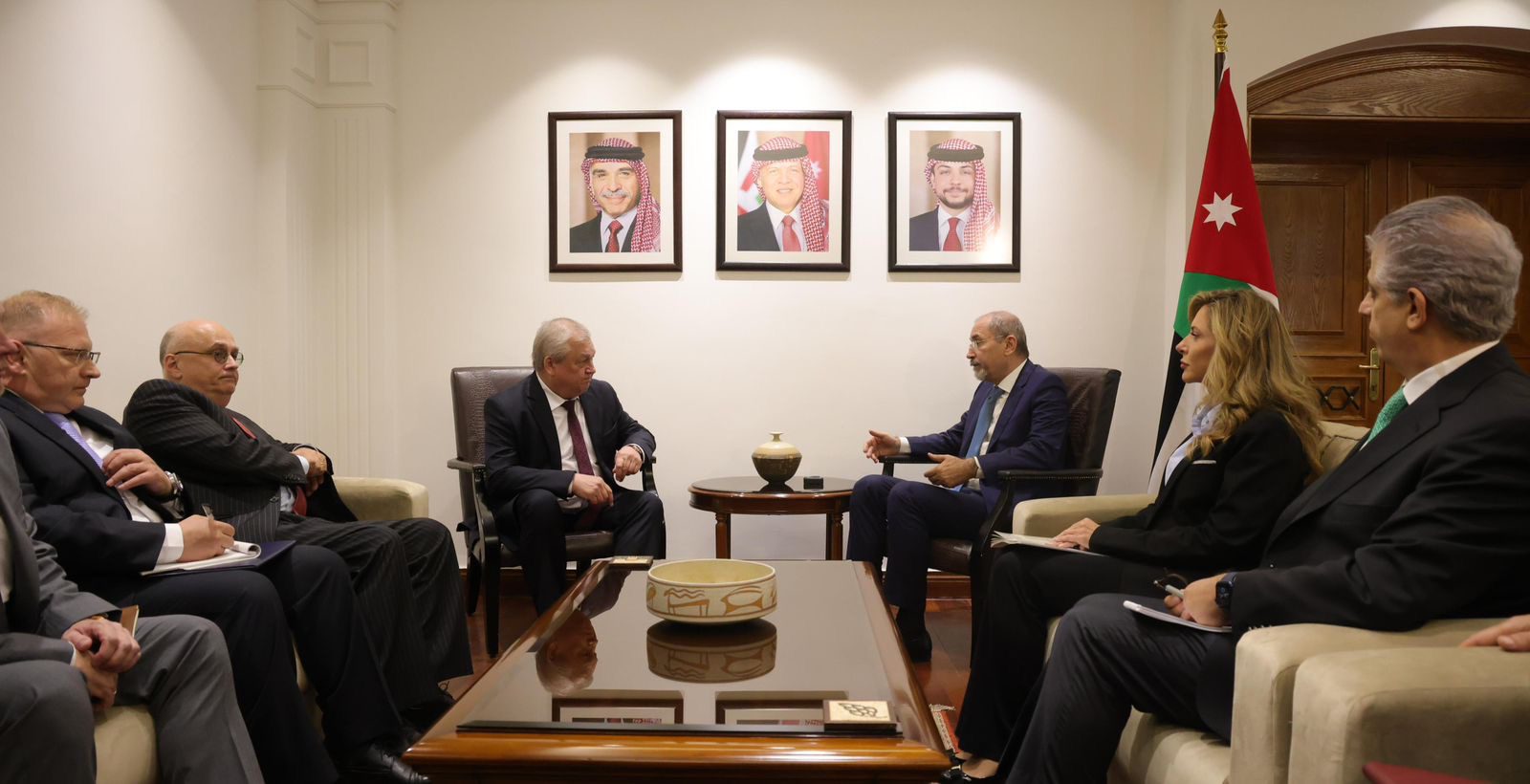 الصفدي ولافرينتيف يناقشان الوضع الإنساني في غزة والتسوية السورية خلال لقاءهما في عمّان