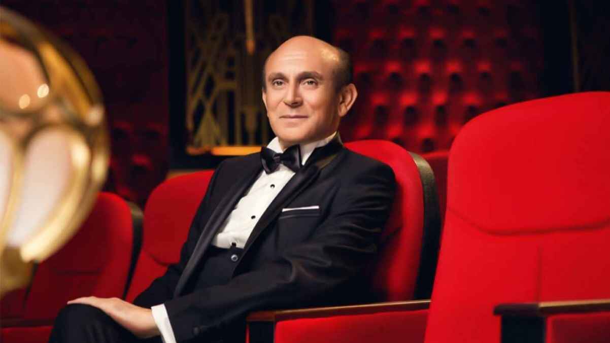 (الارض كروية أو مسطحة ) الممثل المصري محمد صبحي يُجيب و المعهد العلمى يهاجمه