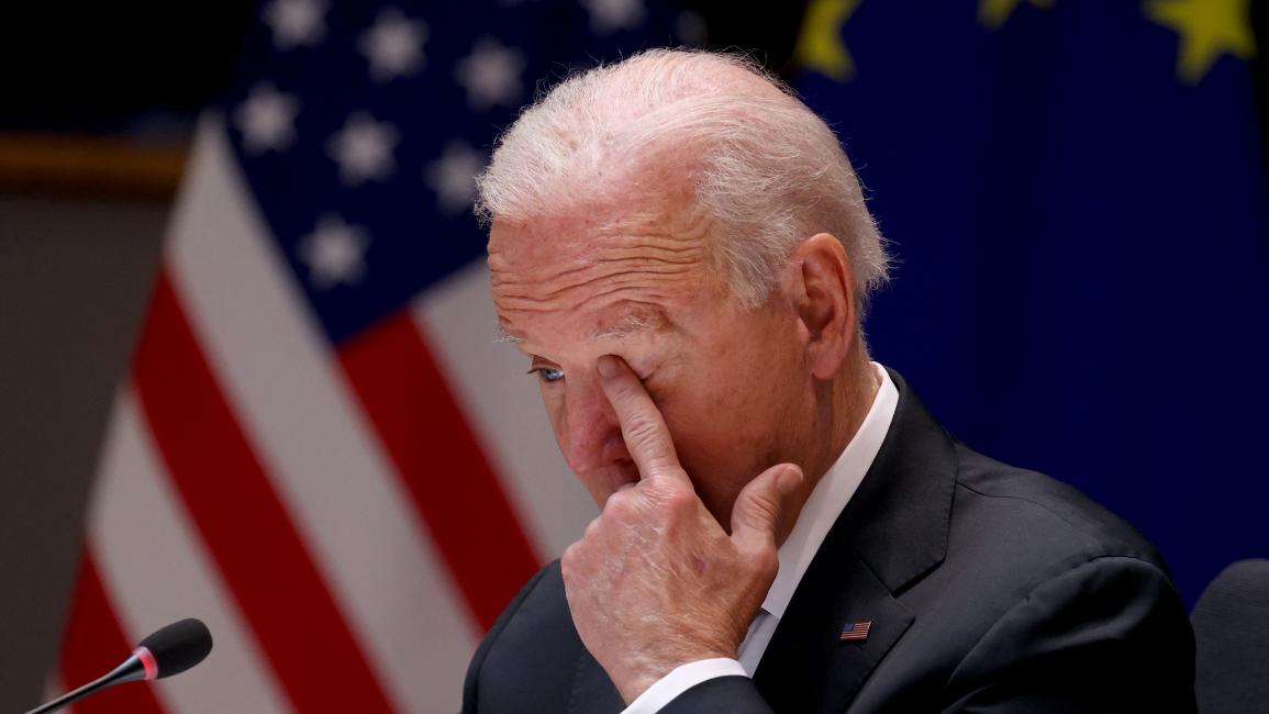 "بايدن"يعزل نفسه بغضب وسط جهود لإبعاده عن المشهد