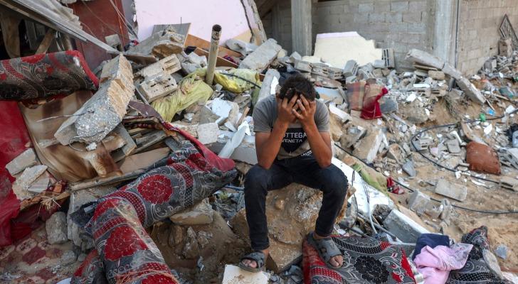 أكثر من 10 آلاف فلسطيني تحت الأنقاض في قطاع غزة