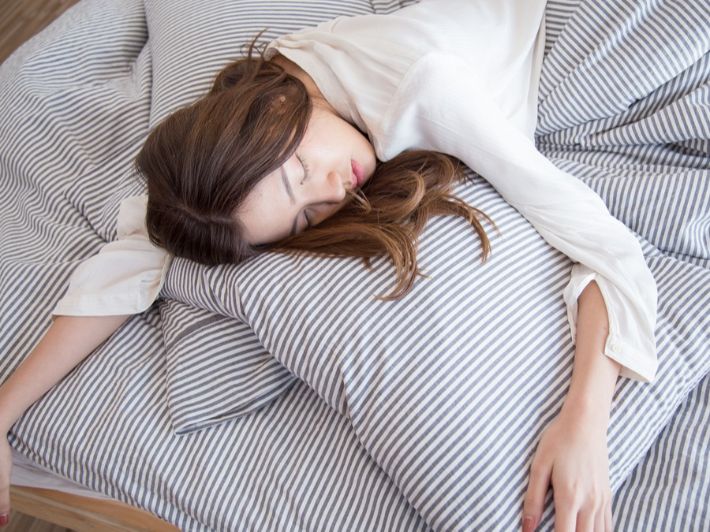 صورة حول : كيف يؤثر النوم على مستويات الكوليسترول؟ كيف يؤثر النوم على مستويات الكوليسترول؟