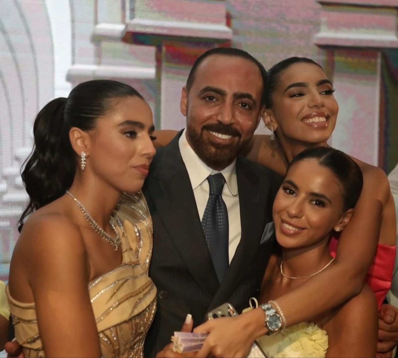 نور البنت الكبرى لرجل الأعمال زايد البداد تتألق في حفل خطوبتها