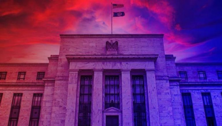 البنك المركزي الأمريكي يبقي الفائدة دون تغيير ويمهد لخفضها في سبتمبر