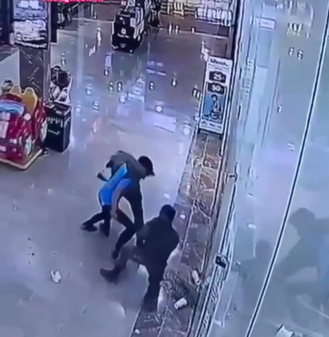 لحظة تنفيذ عملية الطعن في كرمئيل بالجليل قرب عكا (فيديو)