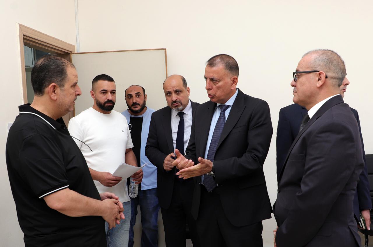 وزير الداخلية يشيد بالخدمات الإلكترونية في مديرية المتابعة"