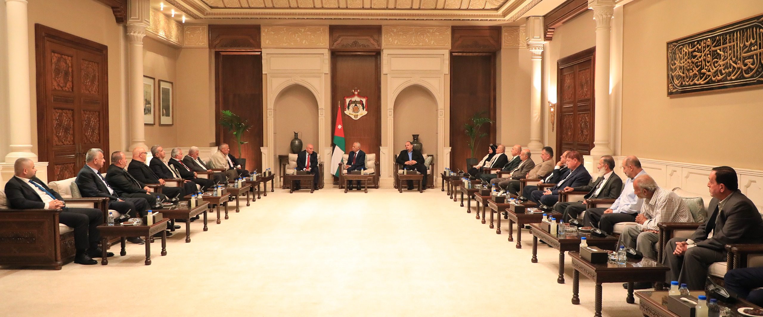 رئيس الديوان الملكي يلتقي وفدين من أبناء بيت محسير والفلاحين بالرمثا