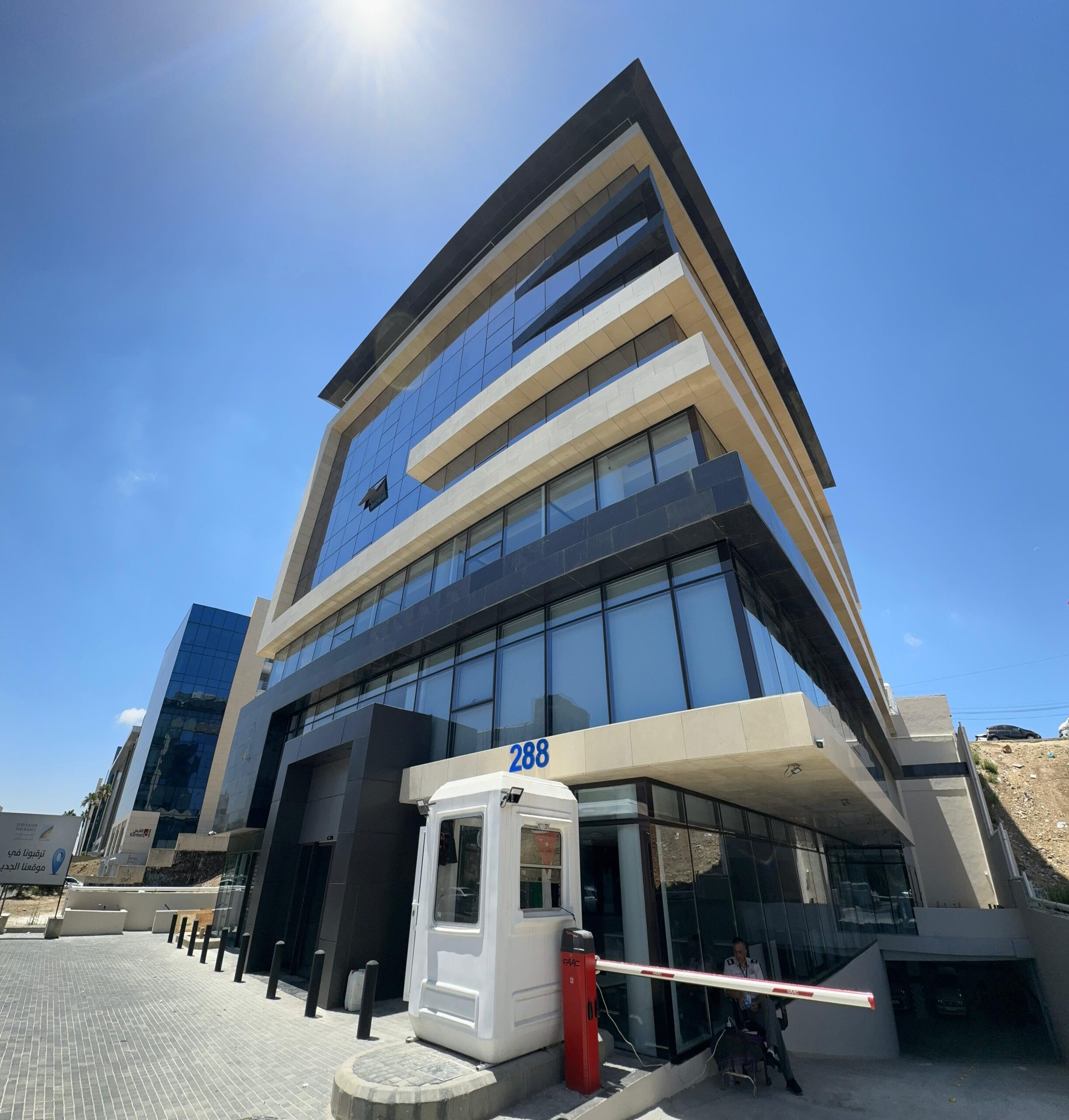 القدس للتأمين تباشر أعمالها من مقرها الجديد في العاصمة عمّان