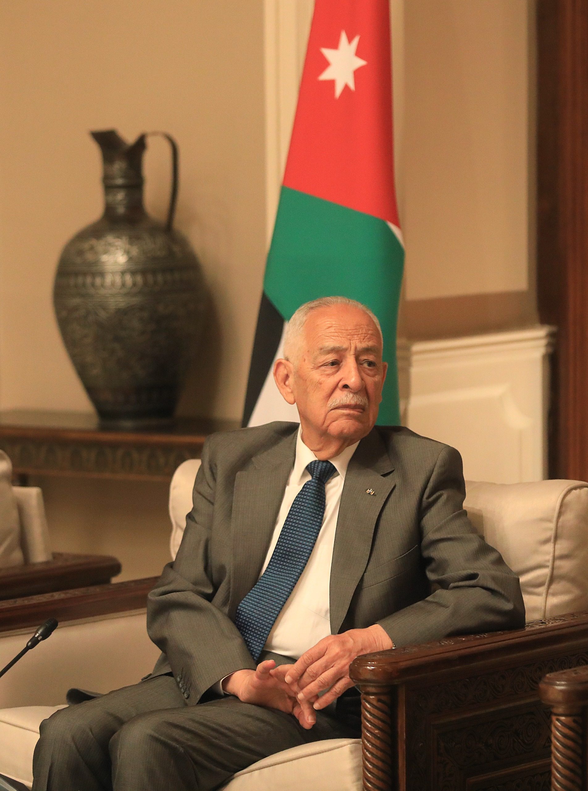 رئيس الديوان الملكي يلتقي وفدا شبابيا من مركز ماعين