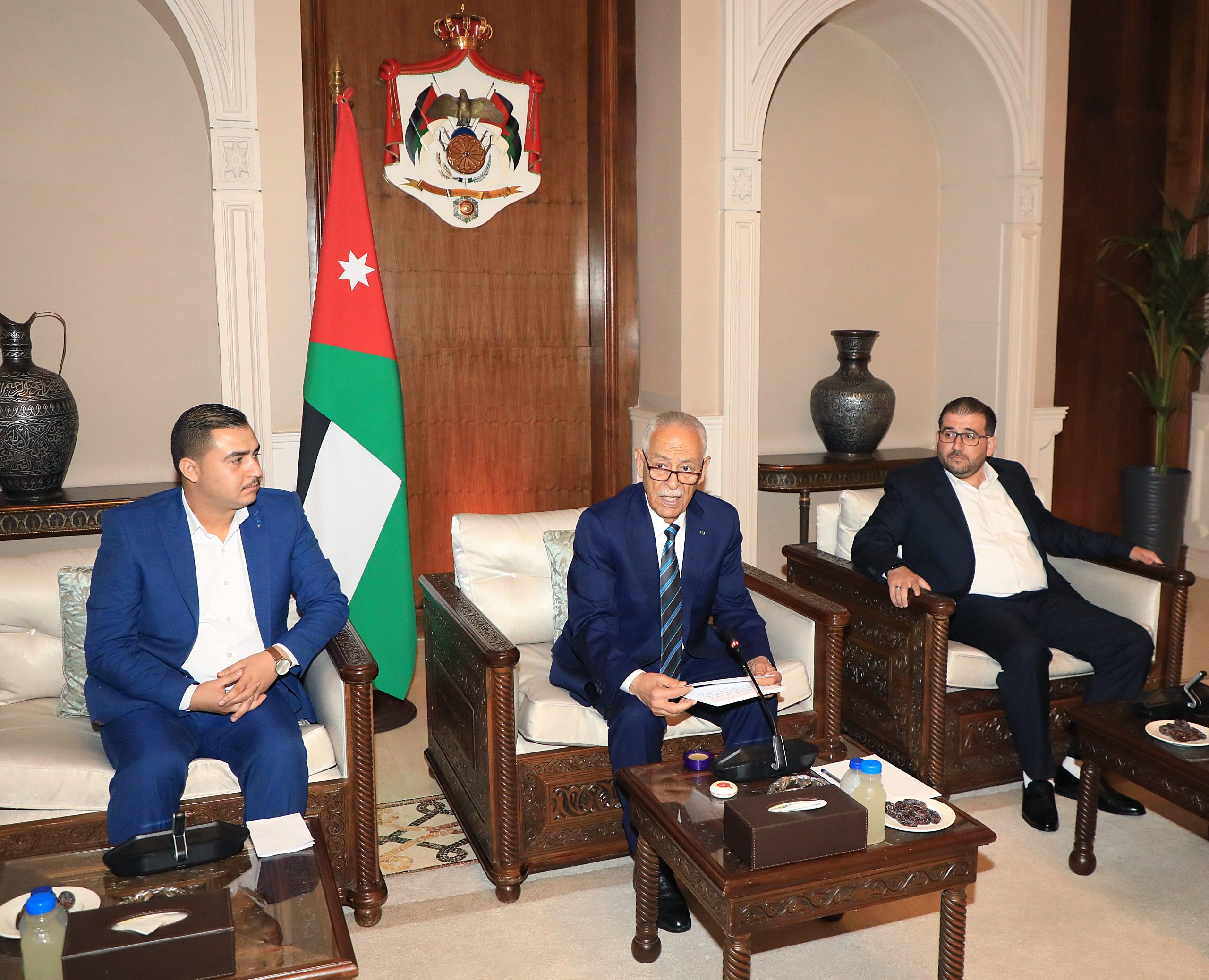 رئيس الديوان الملكي يلتقي وفدا شبابيا من عشائر الكريشان