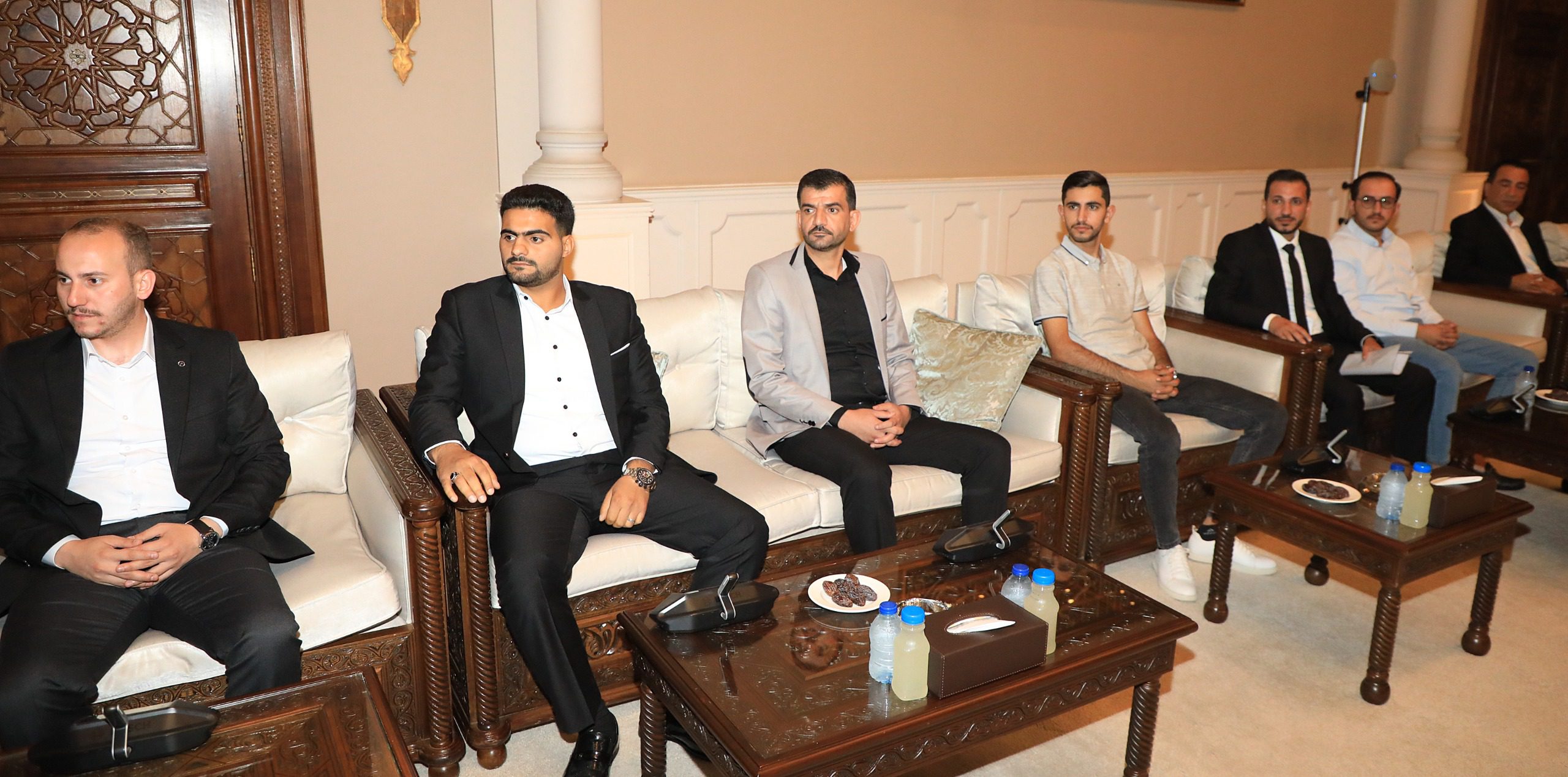 رئيس الديوان الملكي يلتقي وفدا شبابيا من عشائر الكريشان