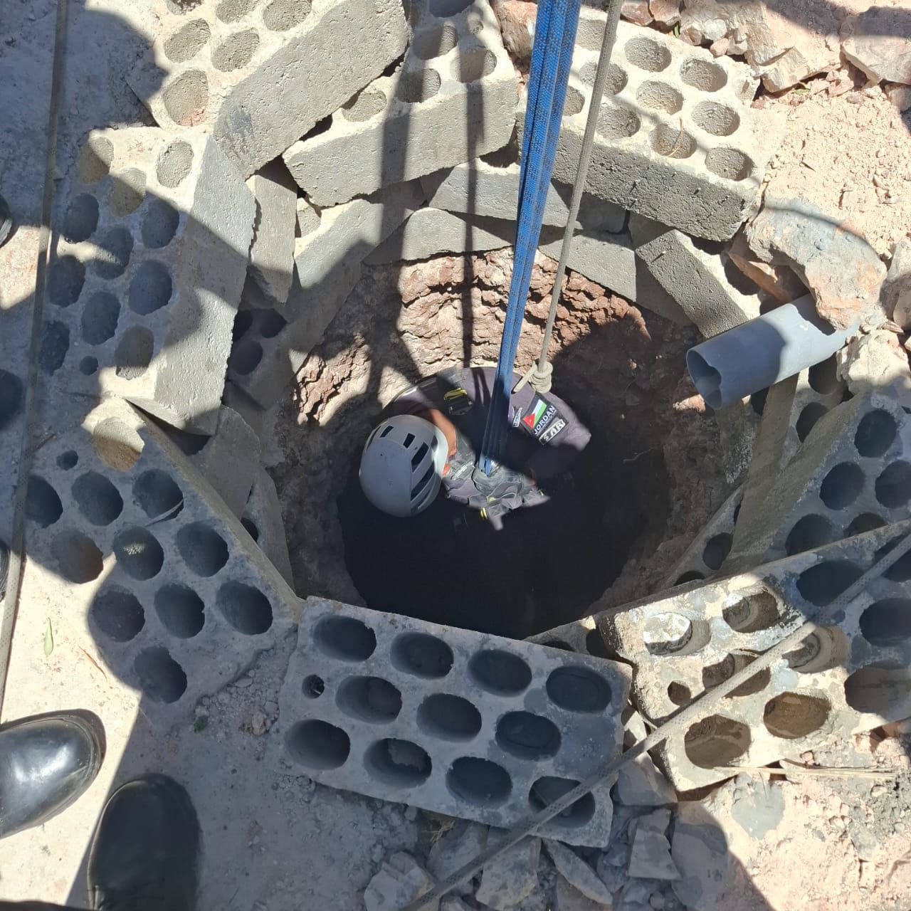 صورة حول : الدفاع المدني ينقذ ستيني سقط ببئر ماء عمقه 6 أمتار في إربد الدفاع المدني ينقذ ستيني سقط ببئر ماء عمقه 6 أمتار في إربد