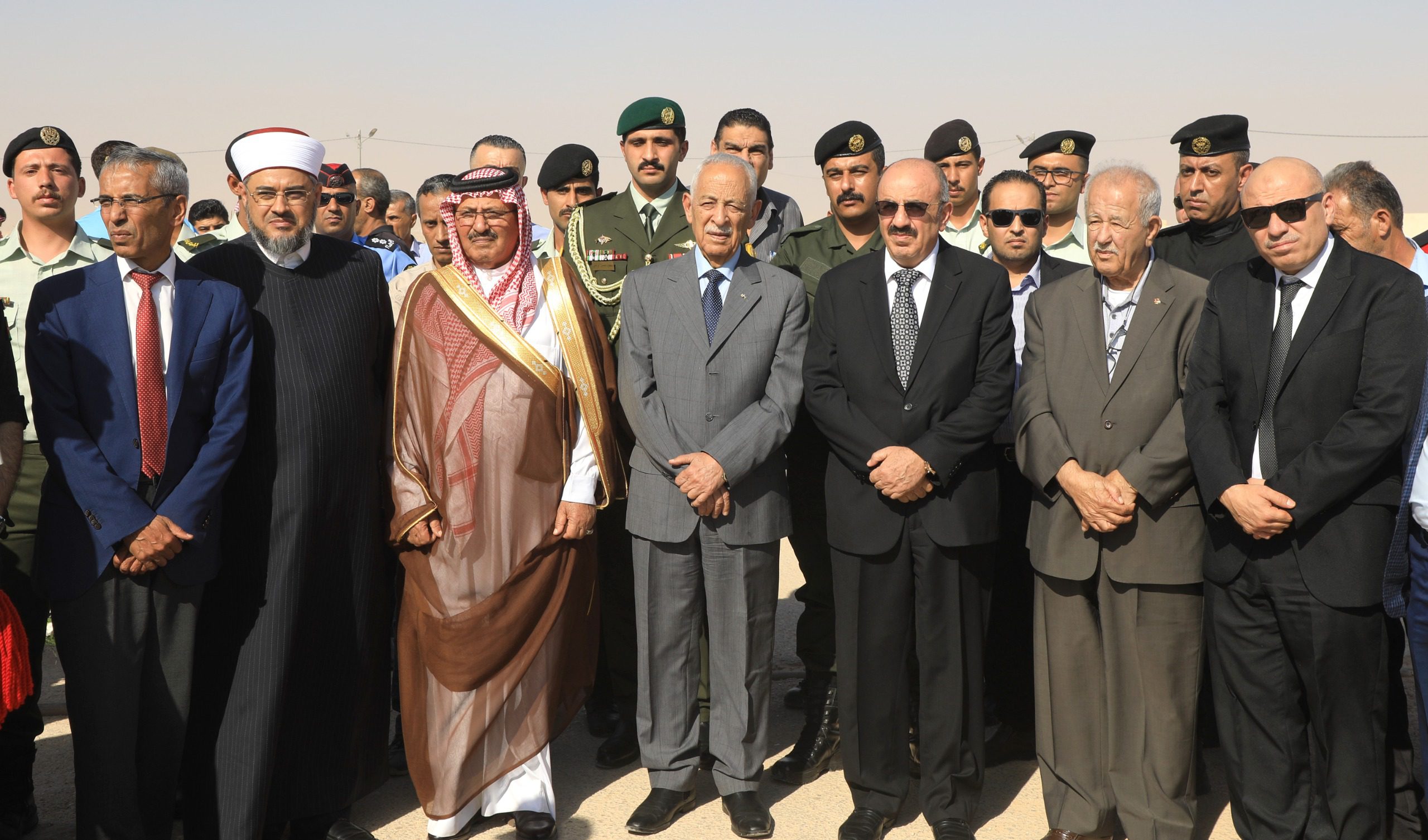 مندوبا عن الملك وولي العهد..العيسوي يشارك في تشييع جثمان فهد العموش