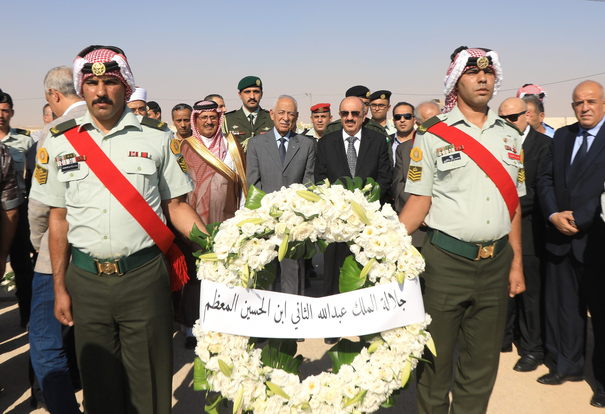 صورة حول : مندوبا عن الملك وولي العهد..العيسوي يشارك في تشييع جثمان فهد العموش مندوبا عن الملك وولي العهد..العيسوي يشارك في تشييع جثمان فهد العموش