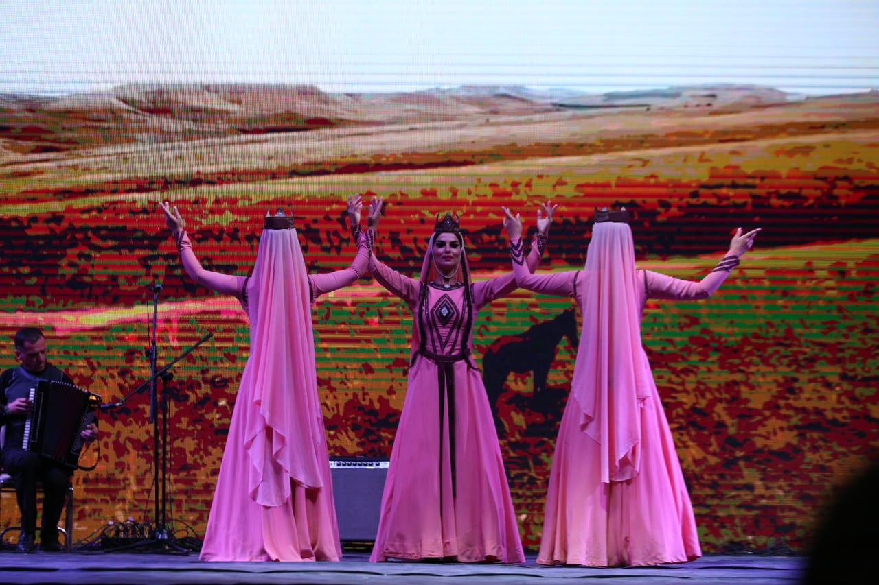 هبة طوجي وفرقة سراج يدشنون الساحة الرئيسية في جرش