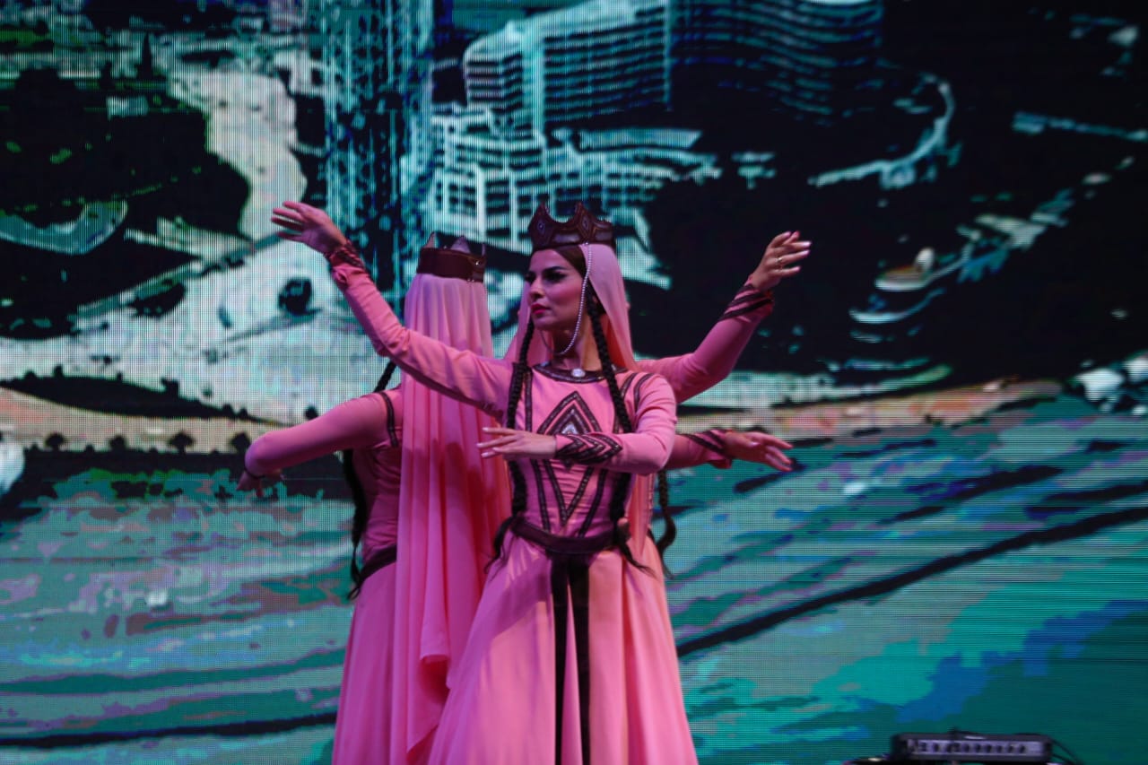 هبة طوجي وفرقة سراج يدشنون الساحة الرئيسية في جرش