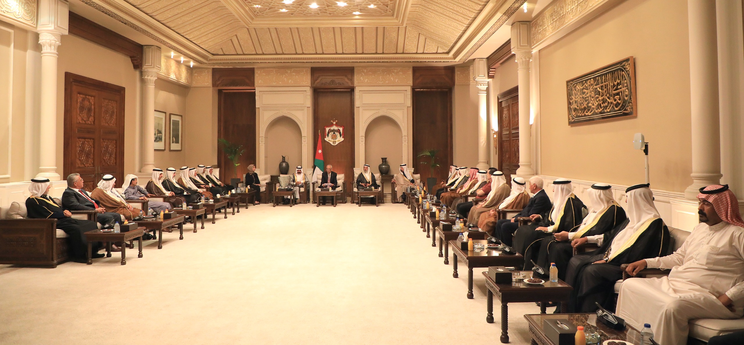 خلال لقائه وفدا من وجهاء محافظة الزرقاء