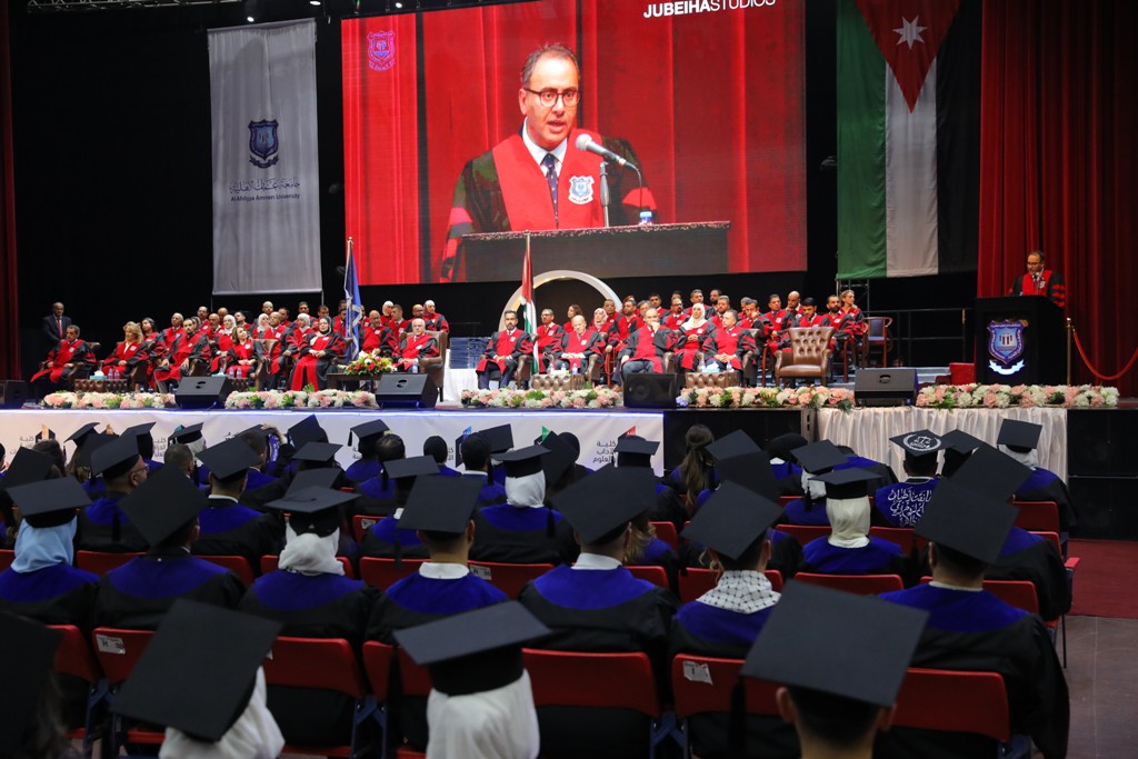 بالصور ... أ.د.حمدان يرعى اليوم الاول لإحتفال عمان الاهلية بتخريج طلبة الفصل الثاني من الفوج 31