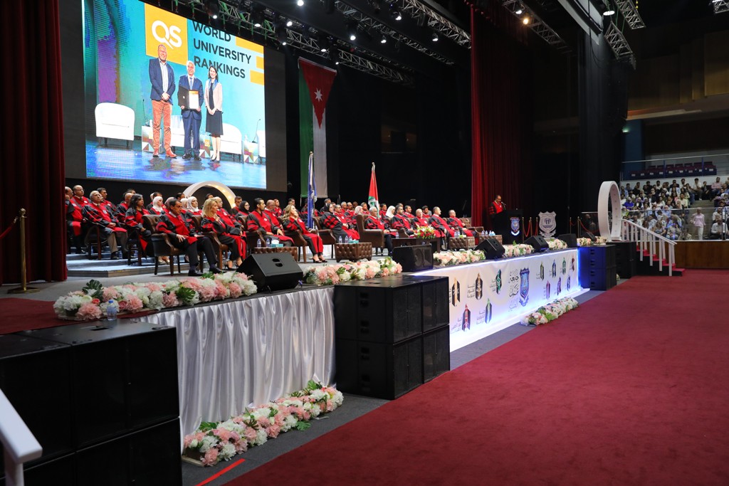 بالصور ... أ.د.حمدان يرعى اليوم الاول لإحتفال عمان الاهلية بتخريج طلبة الفصل الثاني من الفوج 31