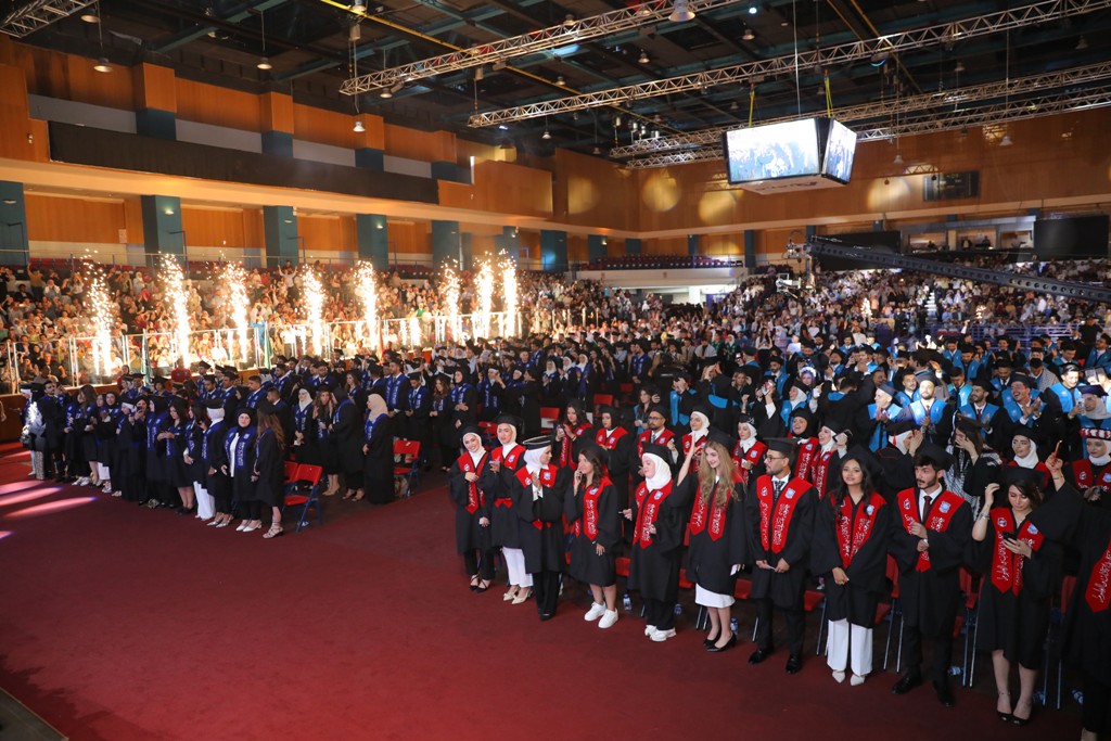 بالصور ... أ.د.حمدان يرعى اليوم الاول لإحتفال عمان الاهلية بتخريج طلبة الفصل الثاني من الفوج 31