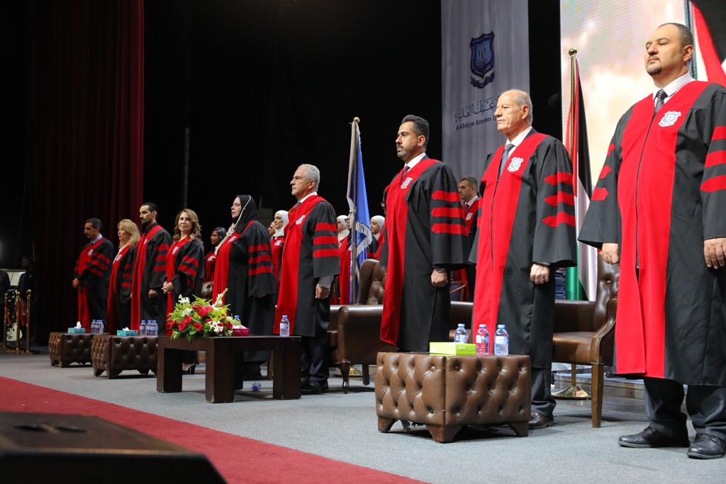 بالصور ... أ.د.حمدان يرعى اليوم الاول لإحتفال عمان الاهلية بتخريج طلبة الفصل الثاني من الفوج 31