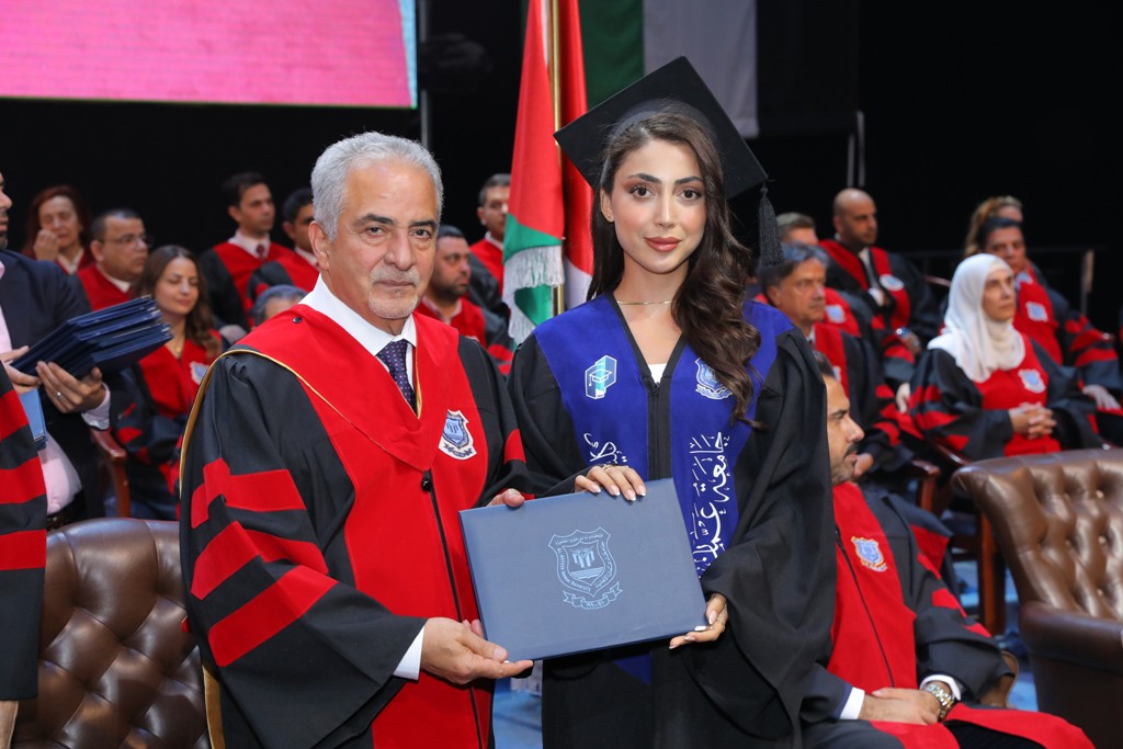 بالصور ... أ.د.حمدان يرعى اليوم الاول لإحتفال عمان الاهلية بتخريج طلبة الفصل الثاني من الفوج 31