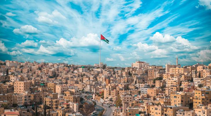 ارتفاع على درجات الحرارة درجتين مئويتين و يكون الطقس مساءاً معتدل ومناسب للجلسات الخارجية