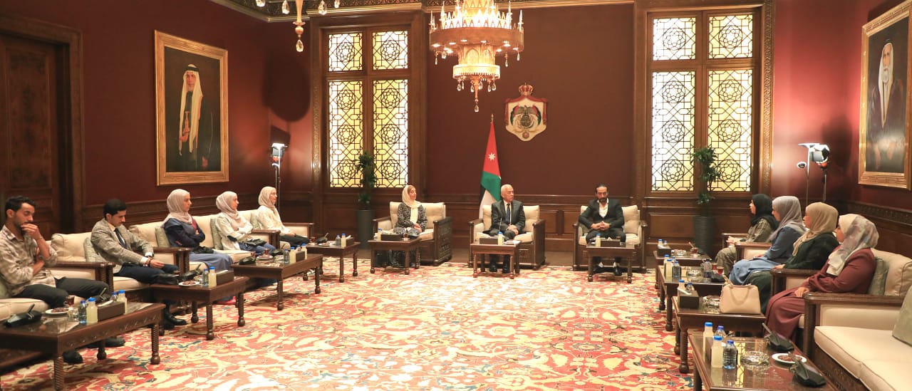 صورة حول : رئيس الديوان الملكي يلتقي فعاليات مجتمعية ونسائية وشبابية رئيس الديوان الملكي يلتقي فعاليات مجتمعية ونسائية وشبابية