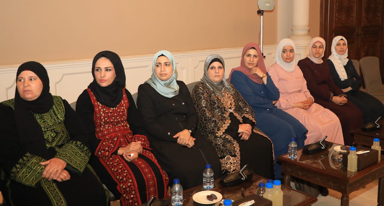 رئيس الديوان الملكي يلتقي فعاليات مجتمعية ونسائية وشبابية