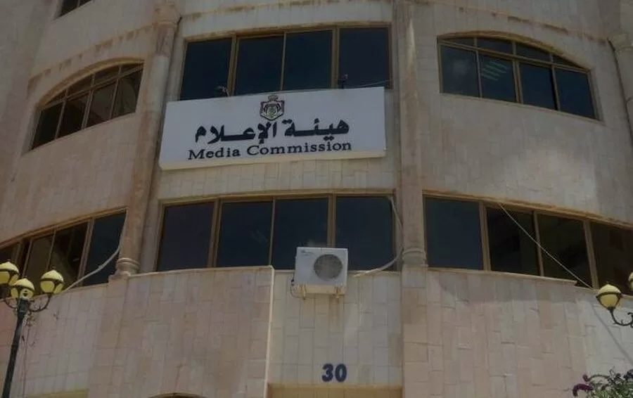 عاجل | هيئة الإعلام تنفذ إجراءات لمواجهة انتحال صفة العمل الإعلامي