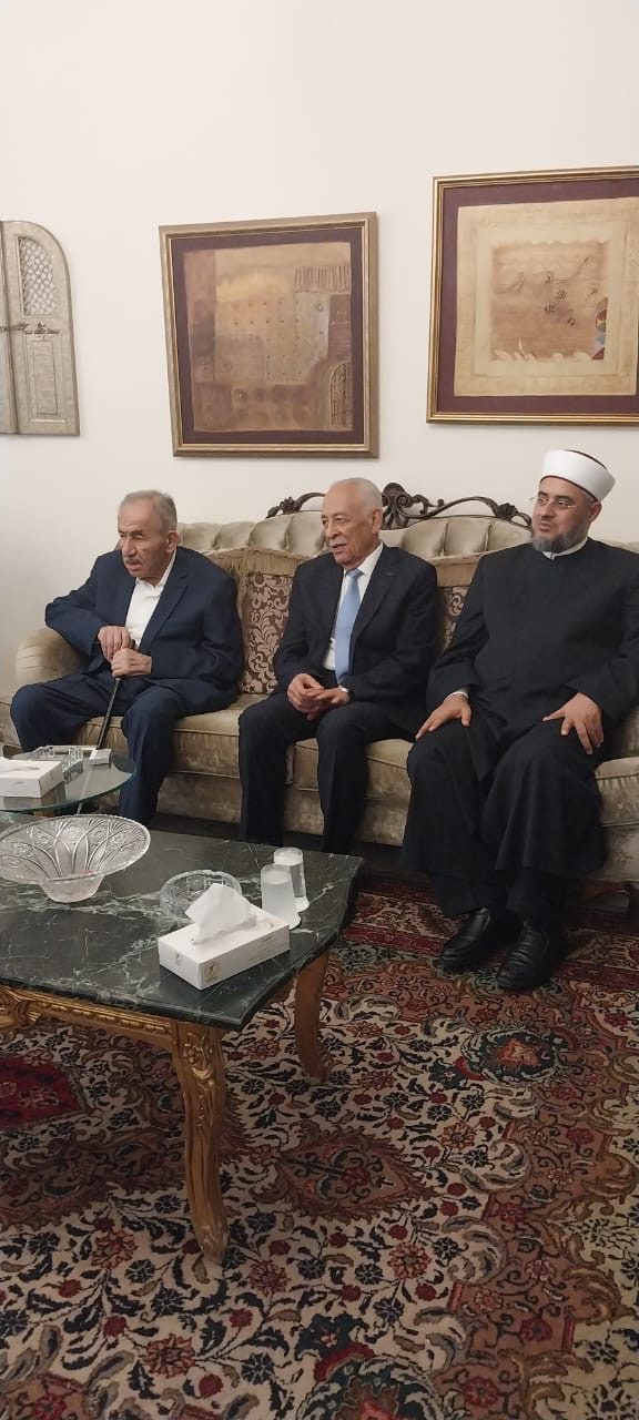 صورة حول : مندوبا عن الملك وولي العهد...العيسوي يعزي آل الساكت مندوبا عن الملك وولي العهد...العيسوي يعزي آل الساكت