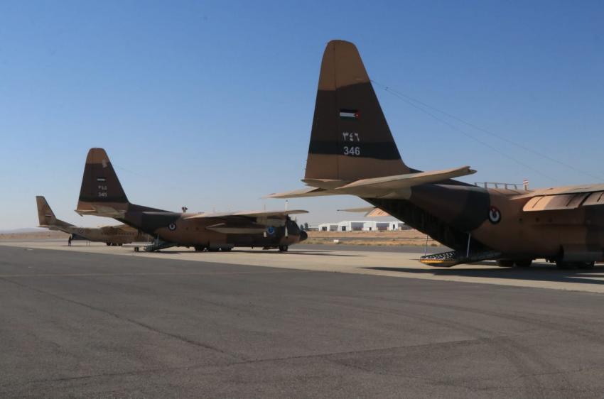 صورة حول : القوات المسلحة تنفذ 3 إنزالات جوية لمساعدات على جنوب غزة القوات المسلحة تنفذ 3 إنزالات جوية لمساعدات على جنوب غزة