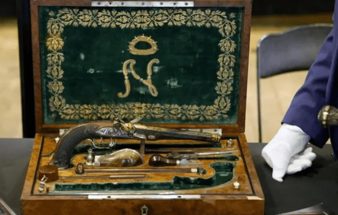 بيع مسدسات نابليون في مزاد علني وبسعر خيالي