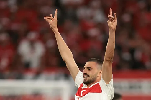 اللاعب التركي "ميريح ديميرال" يتسبب بأزمة بين تركيا وألمانيا