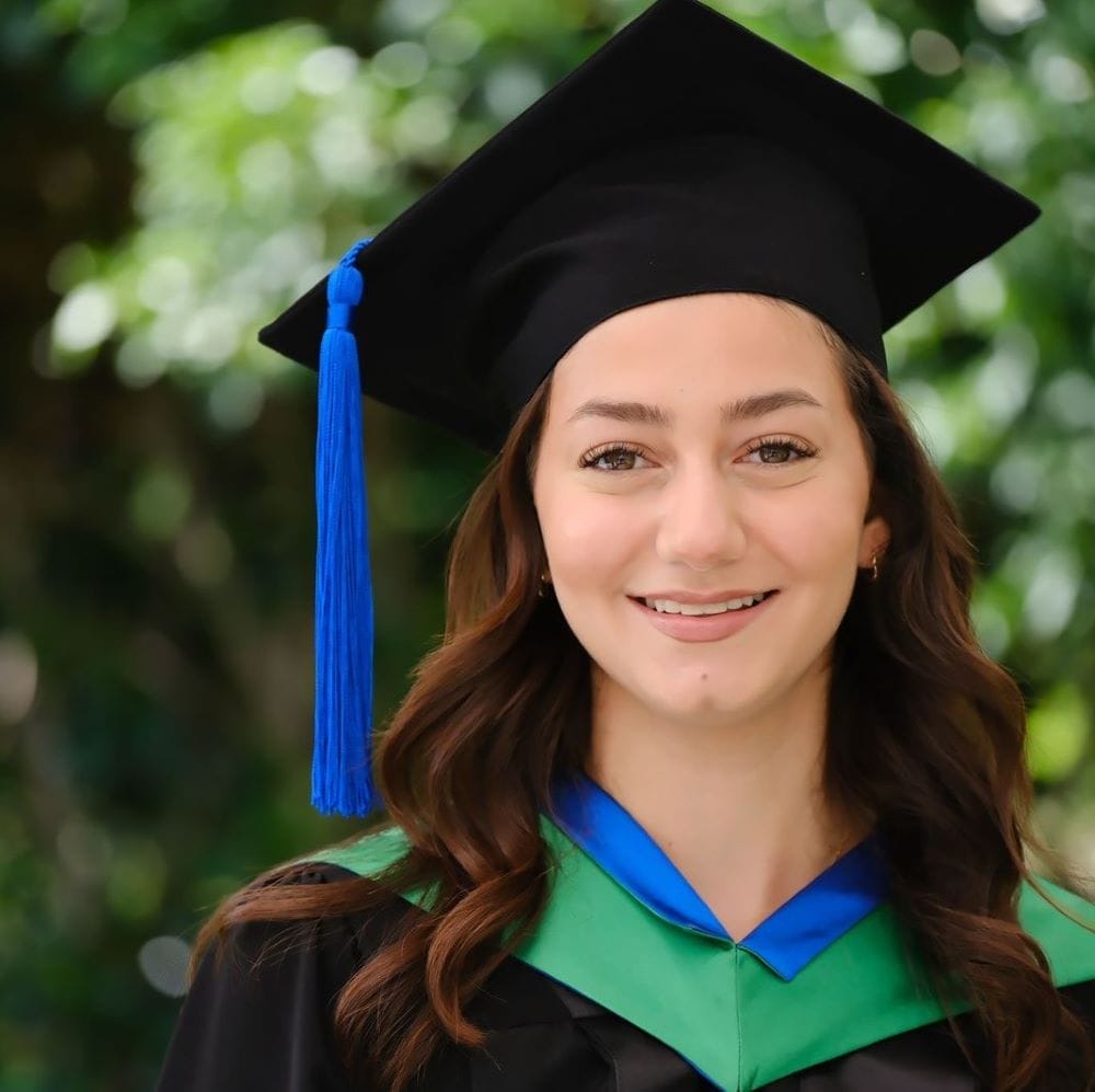 تهنئة للمهندس غسان الراميني بمناسبة تخرج ابنته دينا بمرتبة الشرف من كلية الطب بجامعة Pécs