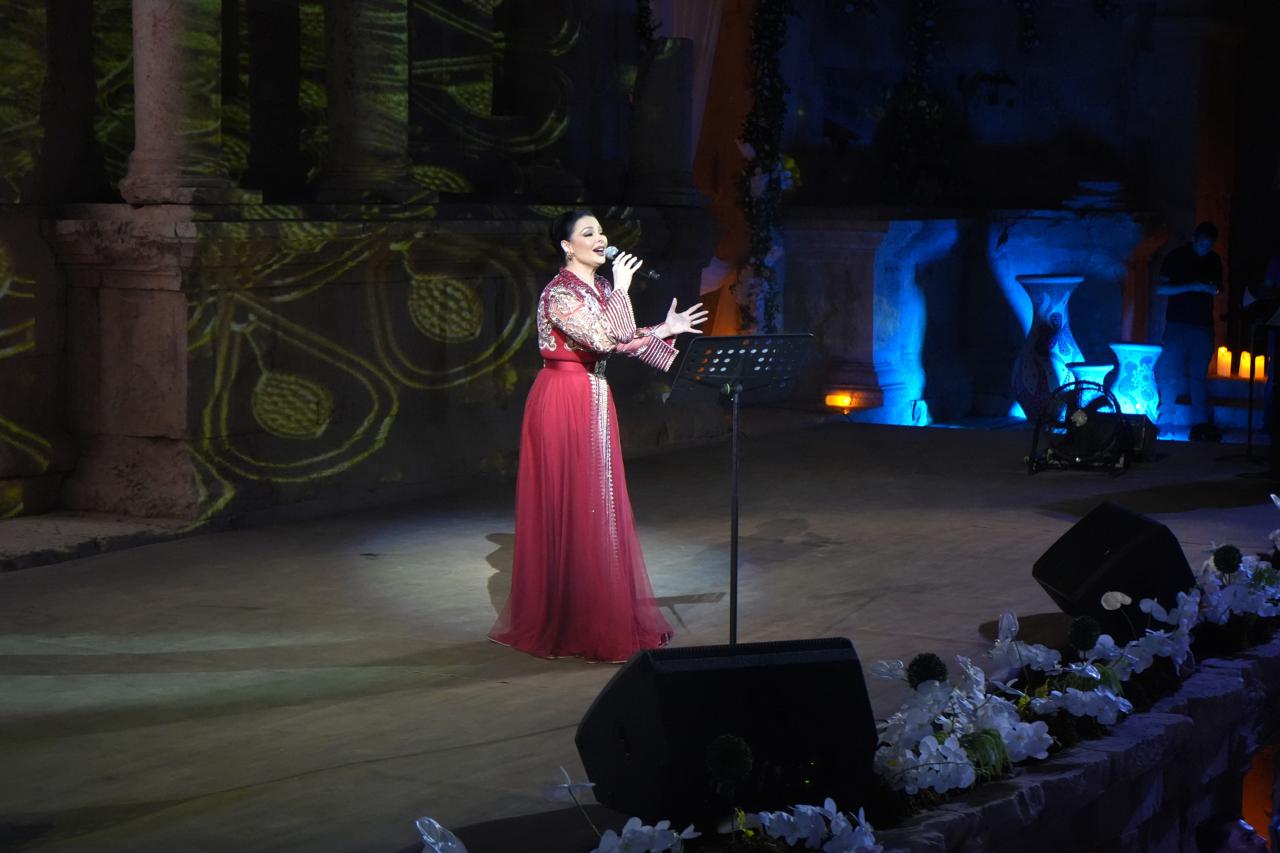 ديانا كرزون تخطف الأضواء في افتتاح مهرجان جرش للثقافة والفنون