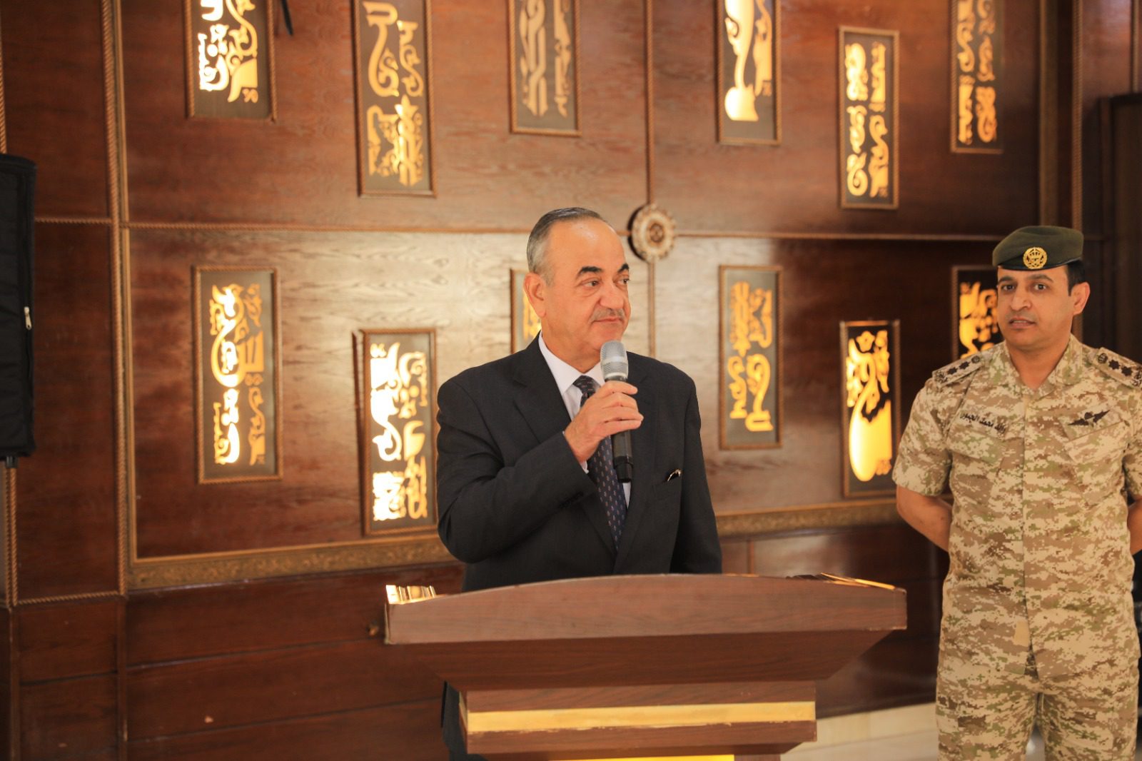 تخريج 40 موظف شاركوا في دورة تدريبية مكثفة بـ "مهارات الضيافة"