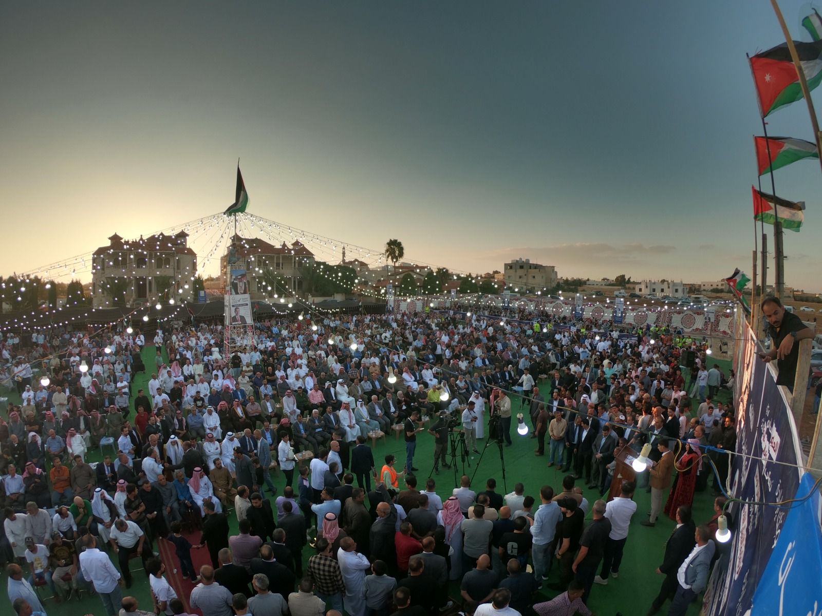 الحشود في محافظة مادبا يستقبلون حزب إرادة في مهرجان إنتخابي ضخم "فيديو وصور"
