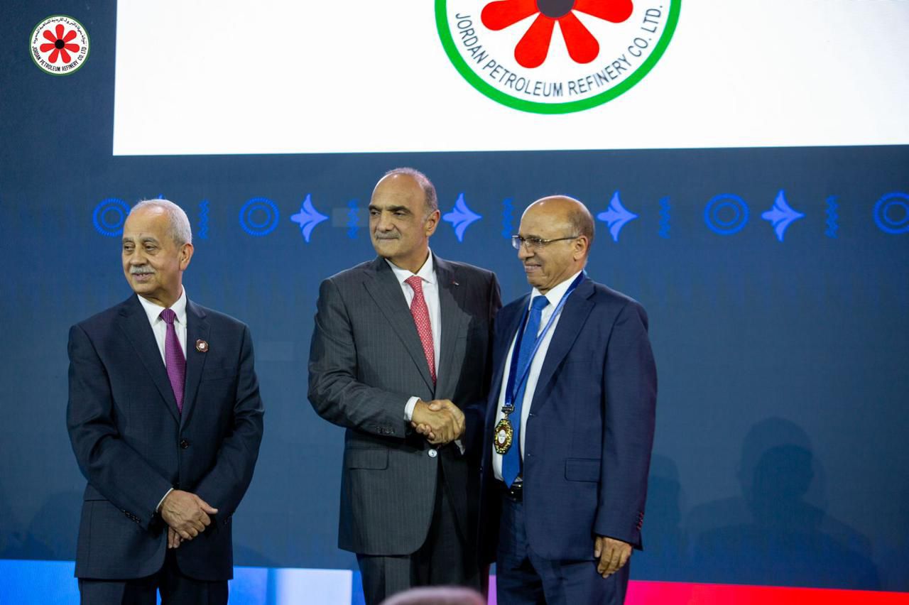 عاجل .. "الخصاونة" يكرم مصفاة البترول الأردنية في يوم الصناعة