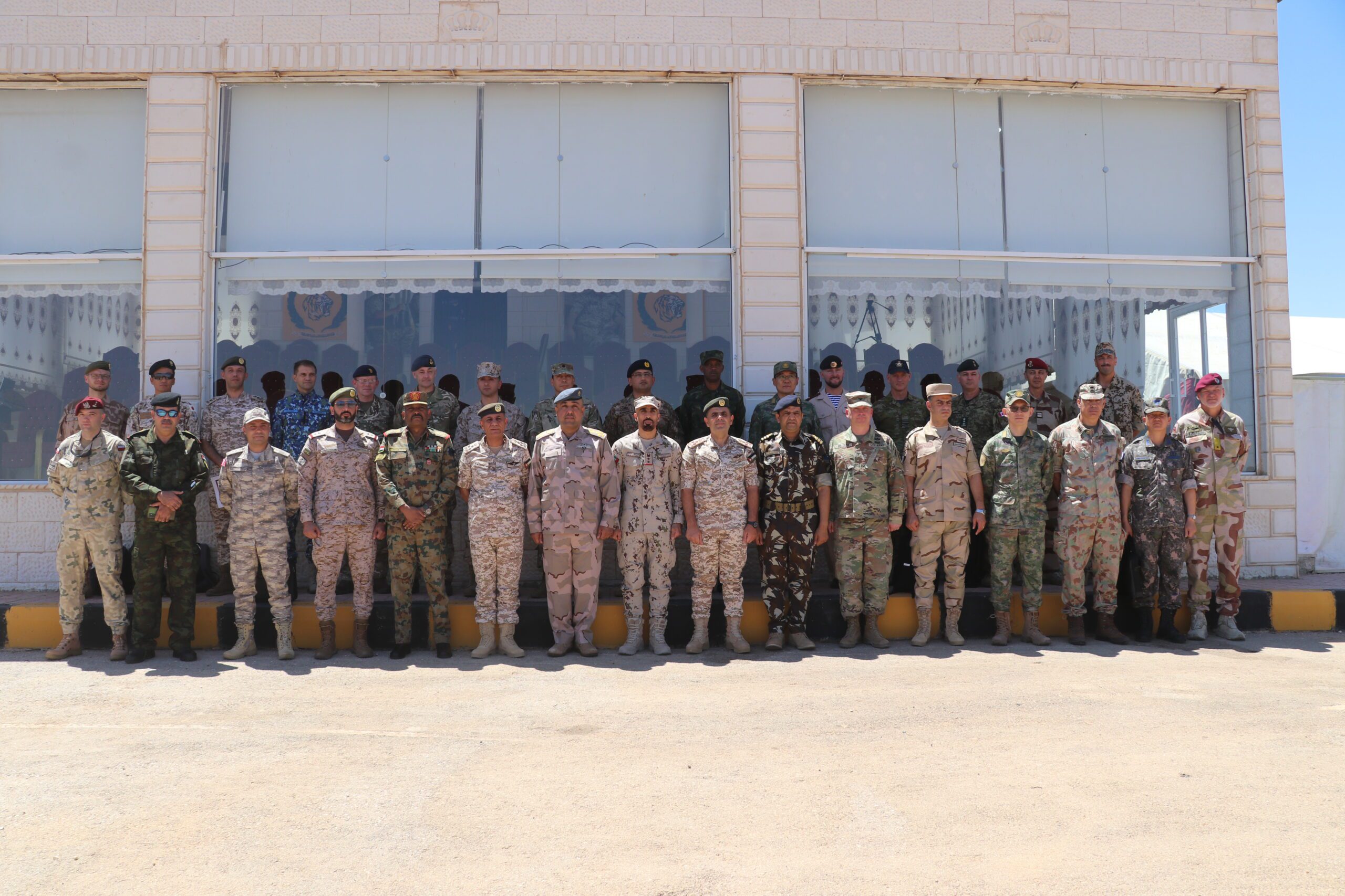 صورة حول : زيارة وفد من الملحقين العسكريين إلى المنطقة العسكرية الشرقية زيارة وفد من الملحقين العسكريين إلى المنطقة العسكرية الشرقية