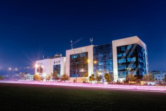 "زين" تتبرع للمستشفيات الميدانية الاردنية بغزة بأجهزة متطورة لعلاج الجروح