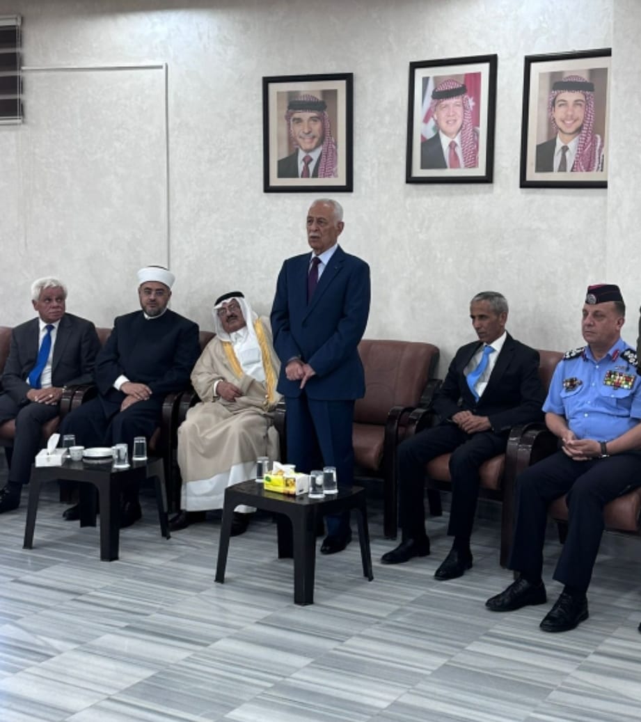 صورة حول : عاجل .. مندوبا عن الملك وولي العهد...العيسوي يعزي الفايز والأزايدة والعكروش عاجل .. مندوبا عن الملك وولي العهد...العيسوي يعزي الفايز والأزايدة والعكروش