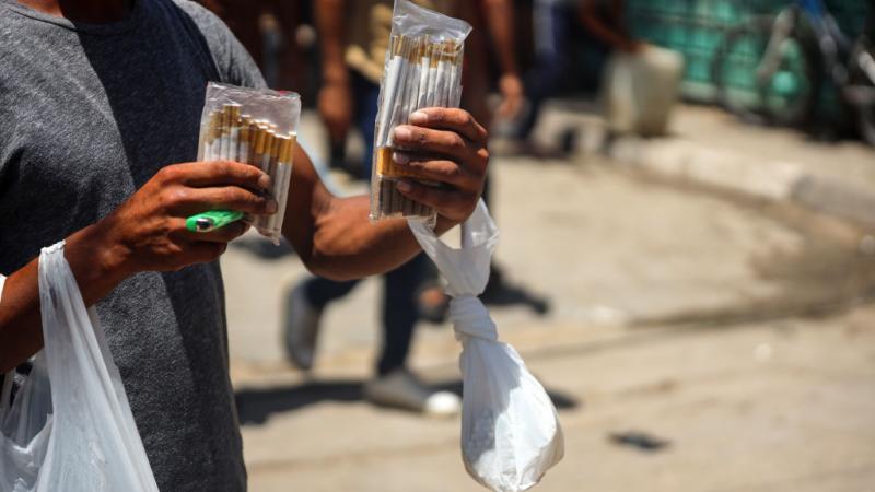 صورة حول : الجيش الاسرائيلي يلجئ إلى تجنيد العملاء في غزة عبر السجائر الجيش الاسرائيلي يلجئ إلى تجنيد العملاء في غزة عبر السجائر