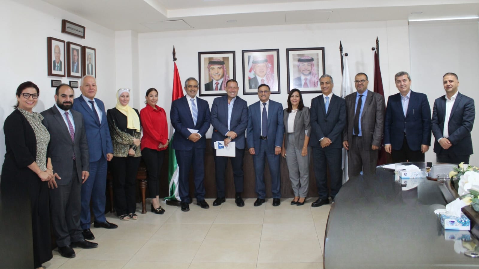 صورة حول : صندوق استثمار أموال الضمان الاجتماعي يلتقي المجموعة الاردنية للمناطق الحرة والتنموية صندوق استثمار أموال الضمان الاجتماعي يلتقي المجموعة الاردنية للمناطق الحرة والتنموية