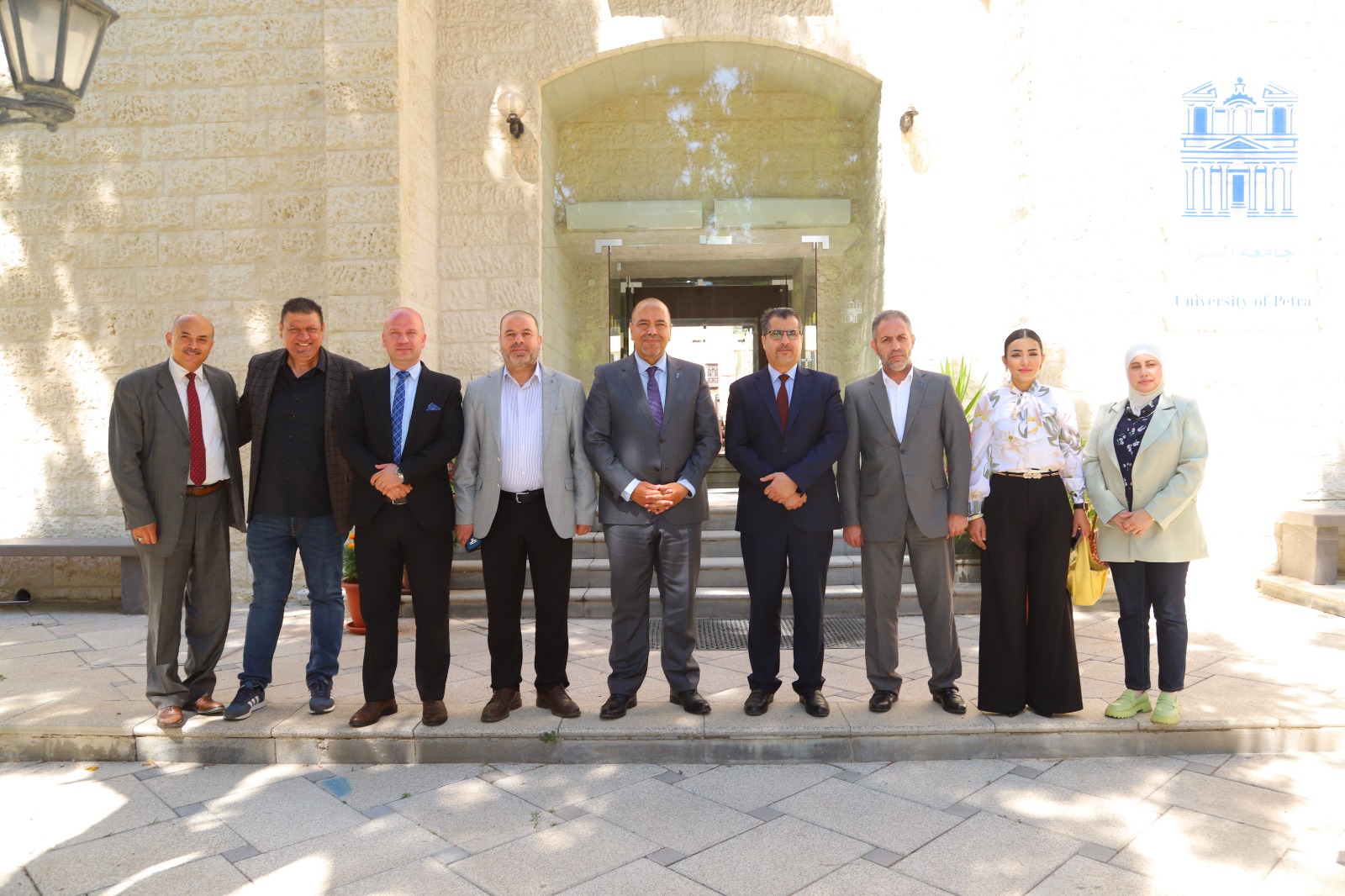 صورة حول : جامعة البترا تستضيف جلسة تعريفية بجائزة الحسين بن عبد الله الثاني للعمل التطوعي جامعة البترا تستضيف جلسة تعريفية بجائزة الحسين بن عبد الله الثاني للعمل التطوعي