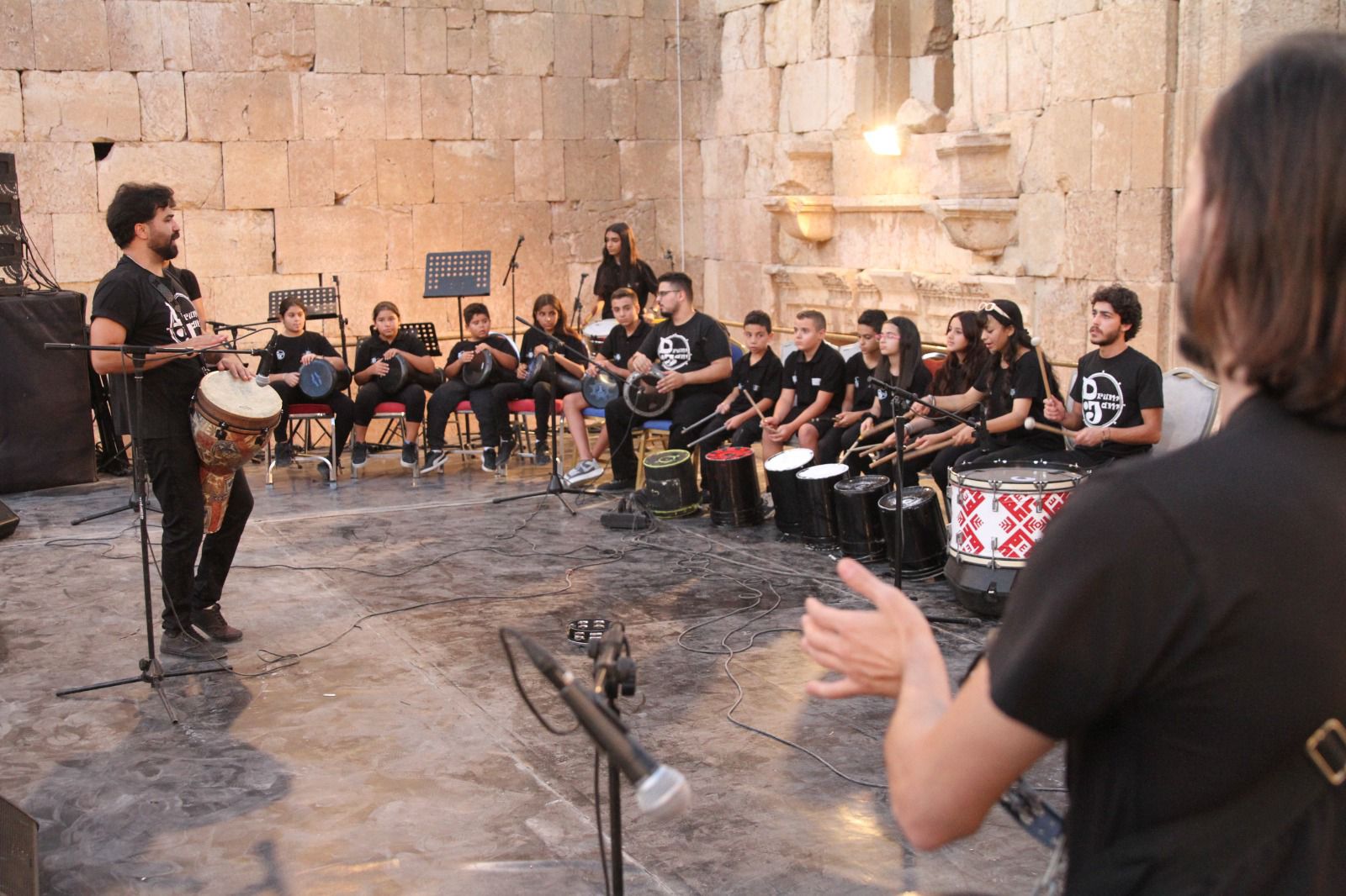 مسرح أرتيمس في جرش يستضيف فرقة "درم جام"