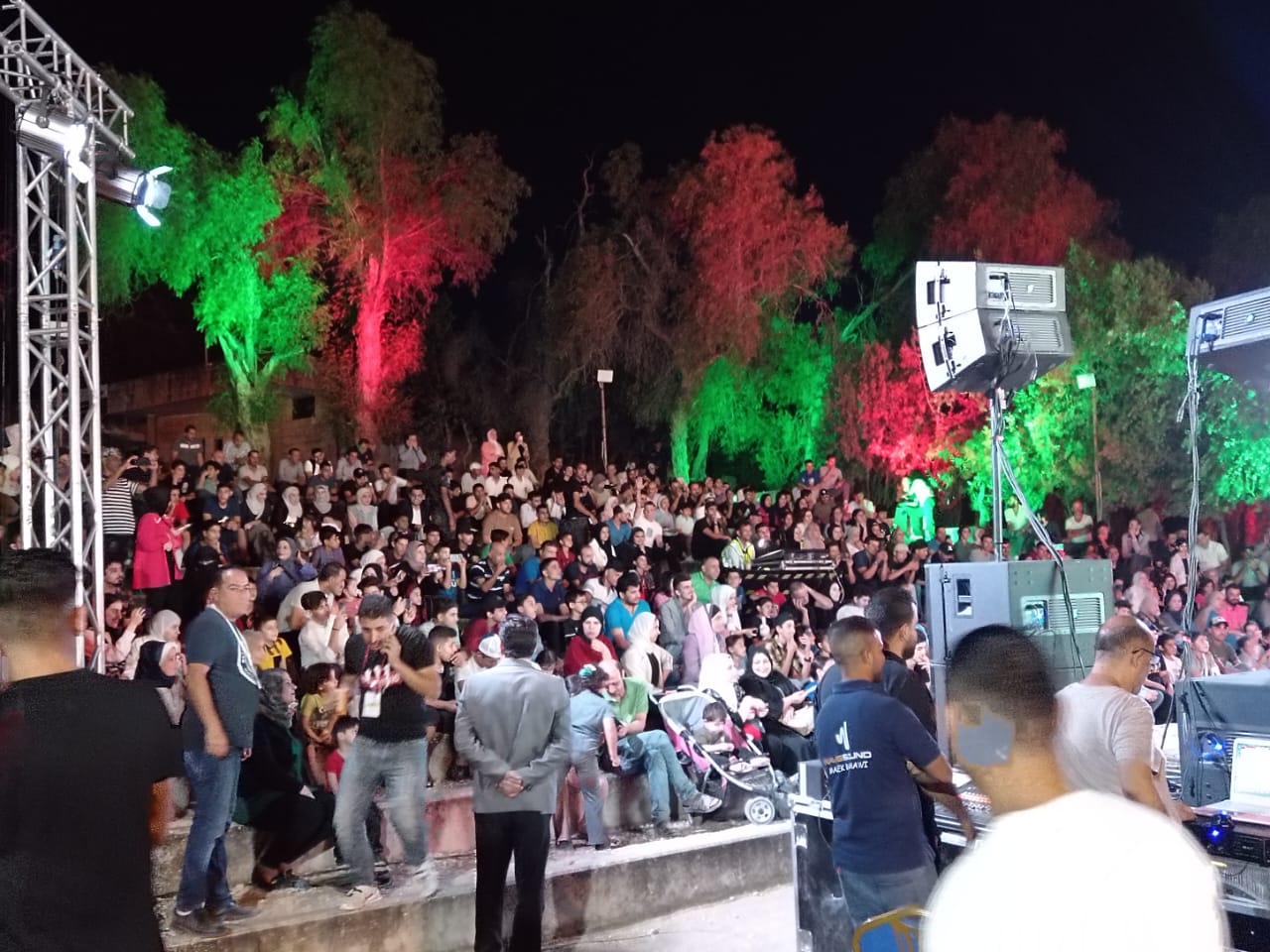 "زعل وخضرة" تتألق في مهرجان جرش في مسرحية "ترند"